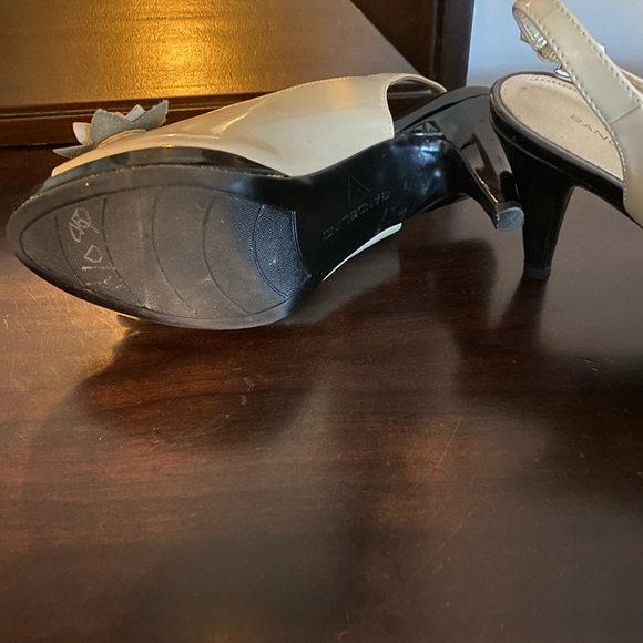 Bandolino Open Toe Heels - Picture 2 of 3